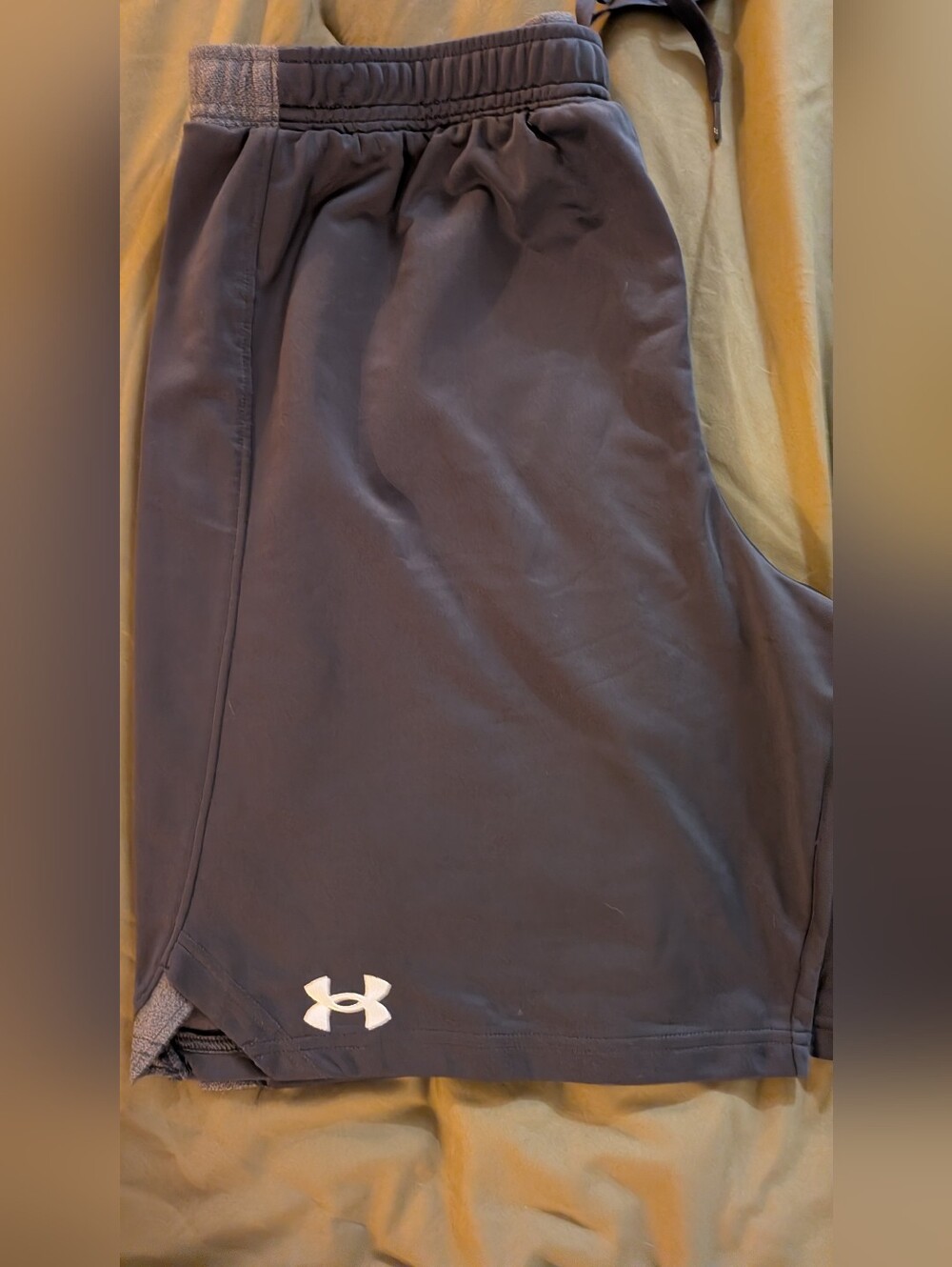 Under Armour Men's Dark Gray Athletic Shorts with White Logo, size Large